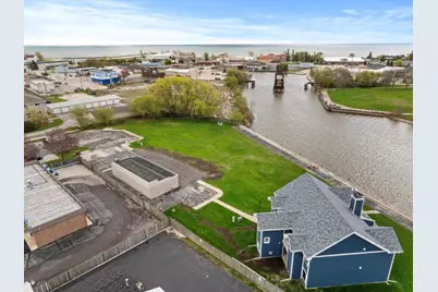 1609  16th St, Two Rivers, WI 54241 - Photo 4