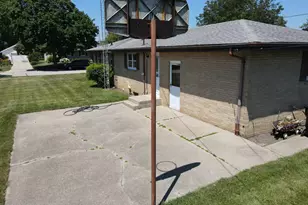 9625 Mt Pleasant Ave, Sturtevant, WI 53177 - Photo 10
