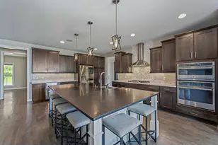 W79N423 Ridgeway Ln, Cedarburg, WI 53012 - Photo 10