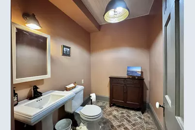 520 W Wisconsin Ave, Oconomowoc, WI 53066 - Photo 14