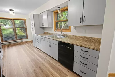 943  Crestwood Dr, Burlington, WI 53105 - Photo 4