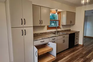 943 Crestwood Dr, Burlington, WI 53105 - Photo 8