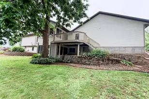 1053 Canary Ln, Onalaska, WI 54650 - Photo 4