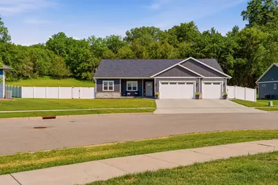 3207  Cortland St, Holmen, WI 54636 - Photo 2