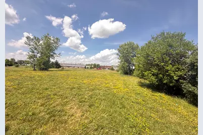 2530 W Waukau Ave, Oshkosh, WI 54904 - Photo 8