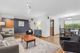 6964 N Braeburn Ln, Glendale, WI 53209 - Photo 8