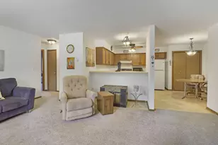 26602 Lilac Ln, Racine, WI 53185 - Photo 4