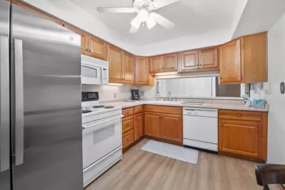 301  Park Hill Dr #A, Pewaukee, WI 53072 - Photo 8