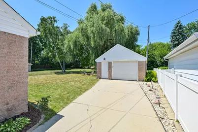 559 N 93rd St, Milwaukee, WI 53226 - Photo 32