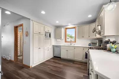 S70W18899  Gold Dr, Muskego, WI 53150 - Photo 8