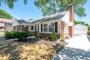 2460 N 95th St, Wauwatosa, WI 53226 - Photo 32
