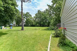 205 N 7th St, Delavan, WI 53115 - Photo 6
