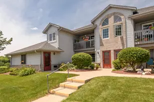 859 Quinlan Dr, Pewaukee, WI 53072 - Photo 1