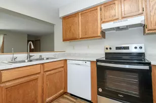 859 Quinlan Dr, Pewaukee, WI 53072 - Photo 6