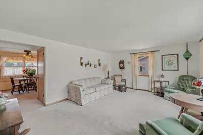 809  New York Ave, Oostburg, WI 53070 - Photo 6