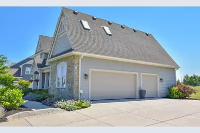 N66W15735  Fox  Meadow Dr, Menomonee Falls, WI 53051 - Photo 46