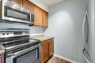 N110W17155 Ashbury Ln, Germantown, WI 53022 - Photo 10
