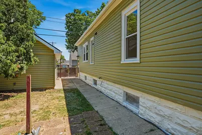 2118 S 68th St, West Allis, WI 53219 - Photo 26