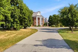 9010 N Upper River Ct, River Hills, WI 53217 - Photo 22