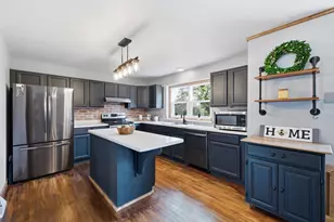 1429 W Homestead Trail, Mequon, WI 53092 - Photo 4