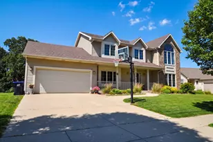 412 E Grant St, Elkhorn, WI 53121 - Photo 2