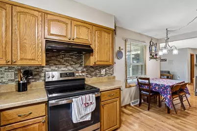 708  Riverview Dr, West Bend, WI 53095 - Photo 6