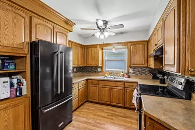 708  Riverview Dr, West Bend, WI 53095 - Photo 4