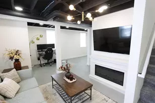 2479 S 10th St, Milwaukee, WI 53215 - Photo 20