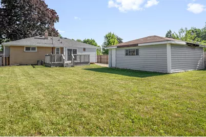 7719 W Winfield Ave, Milwaukee, WI 53218 - Photo 18
