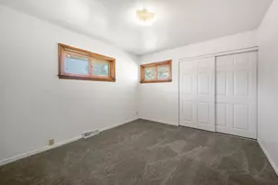7719 W Winfield Ave, Milwaukee, WI 53218 - Photo 14