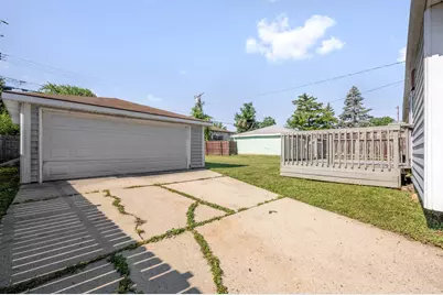 7719 W Winfield Ave, Milwaukee, WI 53218 - Photo 16