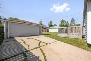 7719 W Winfield Ave, Milwaukee, WI 53218 - Photo 16