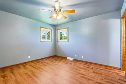 1049 S Glencrest Ct, Saukville, WI 53080 - Photo 24