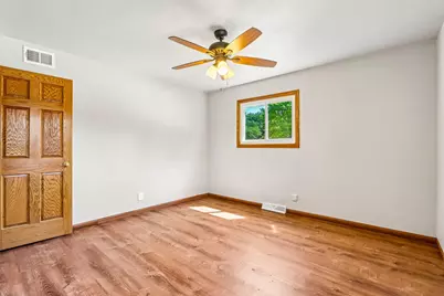 1049 S Glencrest Ct, Saukville, WI 53080 - Photo 28