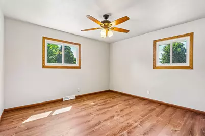 1049 S Glencrest Ct, Saukville, WI 53080 - Photo 30