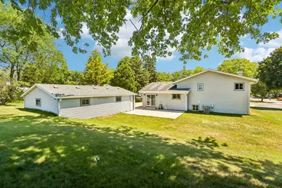 1049 S Glencrest Ct, Saukville, WI 53080 - Photo 2