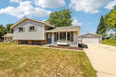 1049 S Glencrest Ct, Saukville, WI 53080 - Photo 1