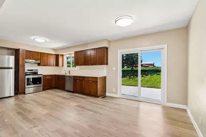 1049 S Glencrest Ct, Saukville, WI 53080 - Photo 10