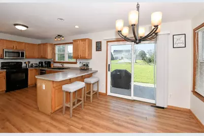 W142N9823  Amber Dr, Germantown, WI 53022 - Photo 8