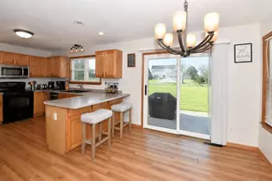 W142N9823 Amber Dr, Germantown, WI 53022 - Photo 8