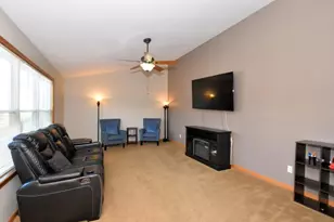 W142N9823 Amber Dr, Germantown, WI 53022 - Photo 10