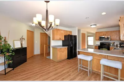 W142N9823  Amber Dr, Germantown, WI 53022 - Photo 6