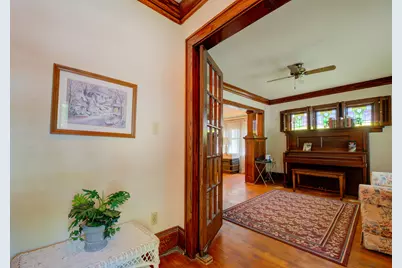 922 S 57 St, West Allis, WI 53214 - Photo 6
