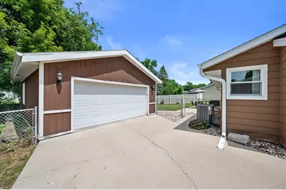 2040  Garland Ave, Waukesha, WI 53188 - Photo 4