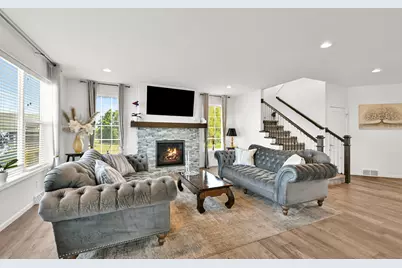 8735 S Bell Meadow Ct, Franklin, WI 53132 - Photo 4
