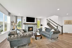 8735 S Bell Meadow Ct, Franklin, WI 53132 - Photo 4