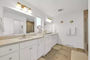 8735 S Bell Meadow Ct, Franklin, WI 53132 - Photo 22
