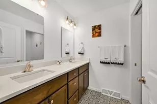 8735 S Bell Meadow Ct, Franklin, WI 53132 - Photo 28