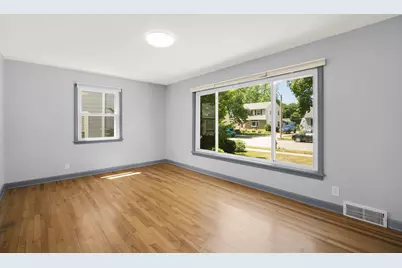 166 N 91st Pl, Milwaukee, WI 53226 - Photo 2