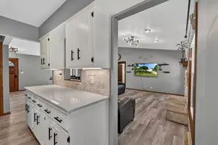 7071 S Cypress Ct, Franklin, WI 53132 - Photo 20